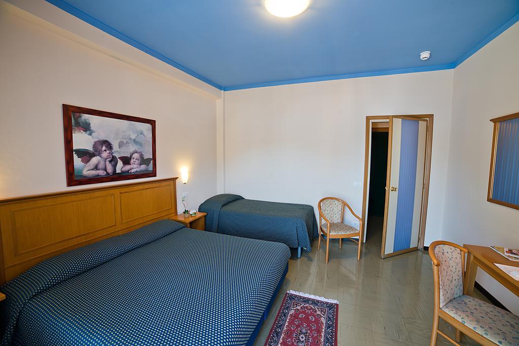 Hotel Europa Porlezza Bilik gambar