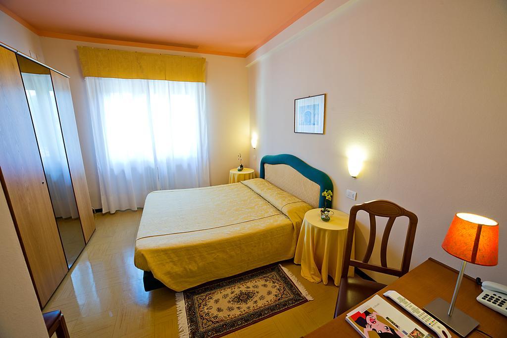 Hotel Europa Porlezza Bilik gambar