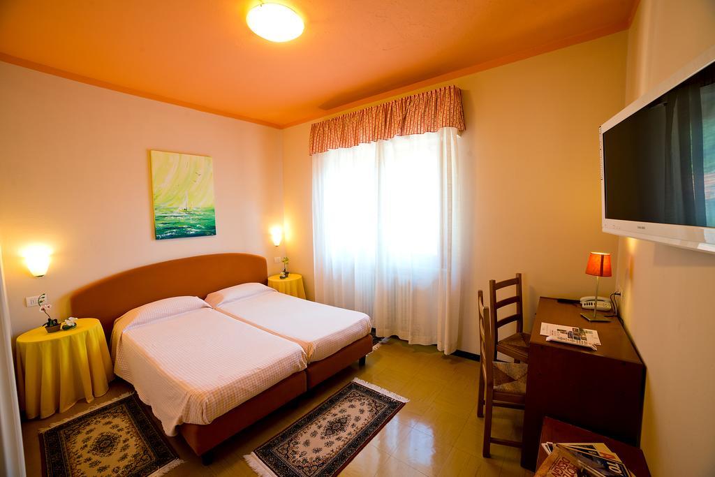 Hotel Europa Porlezza Bilik gambar